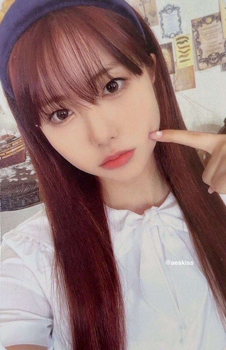 aeskiss's tweet photo. PURPLE KISS IREH PHOTOCARD SCAN FROM GEEKYLAND (2/4 Digipack ver.)

#퍼플키스 #PURPLE_KISS #IREH #이레 https://t.co/4fuLbjTSrp