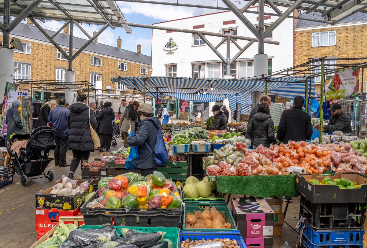 Families with young children under five can receive weekly vouchers for fresh fruit and veg of their choice. Sign up via Chrisp Street, Isle of Dogs and Poplar children’s centres and collect on a weekly basis. Find out more: orlo.uk/S5Zbb