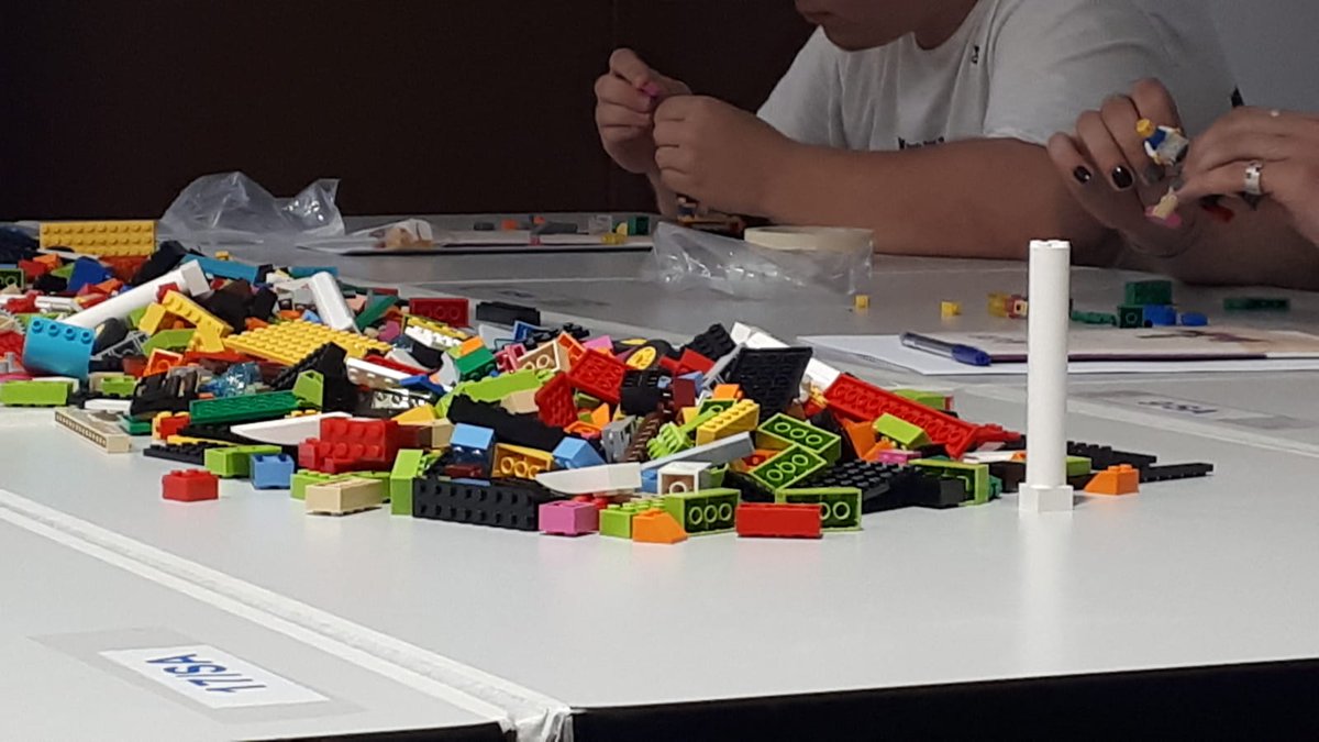WaynaConsultora's tweet photo. Rematada a formación en #CruzVermellaSantiago cun gran grupo de mozas e mozos 👏 Habilidades sociais para a busca de emprego e #LegoSeriousPlay para afrontar as entrevistas 💪 https://t.co/LPsTMYGMqZ