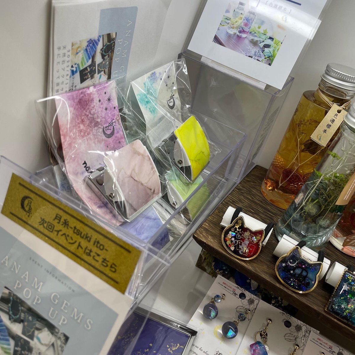 tsuki_ito0229's tweet photo. 本日草加市の
CandyColorさんへ納品に行きました!
写真は現在のBOX。
納品したものは来週の営業日にインスタライブで配信紹介となります。
現在のBOXのものでもDMでご購入頂けるのでチェックしてください💓
#CandyColor
#草加市 #草加市ハンドメイド #埼玉ハンドメイド #越谷ハンドメイド https://t.co/qNkyVrZuuL
