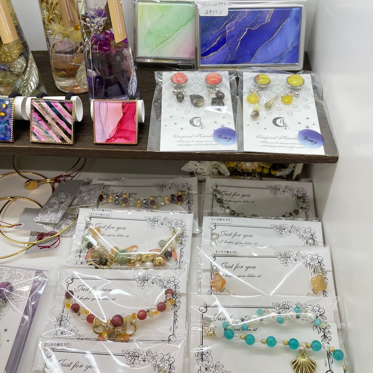 tsuki_ito0229's tweet photo. 本日草加市の
CandyColorさんへ納品に行きました!
写真は現在のBOX。
納品したものは来週の営業日にインスタライブで配信紹介となります。
現在のBOXのものでもDMでご購入頂けるのでチェックしてください💓
#CandyColor
#草加市 #草加市ハンドメイド #埼玉ハンドメイド #越谷ハンドメイド https://t.co/qNkyVrZuuL