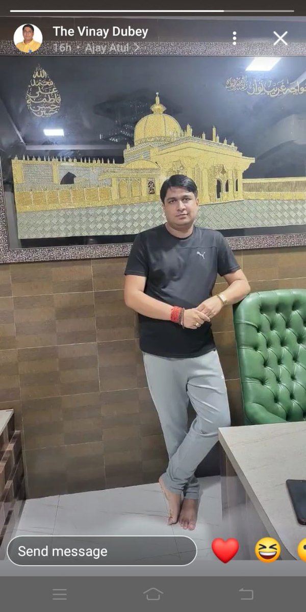 मुहर्रम पर इस क़दर रोया हूँ सुनकर दास्तान-ए-कर्बला,
मैं तो हिंदू ही रहा.. आंखें हुसैनी हो गईं !!
🕋 #Muharram 🕋
🇮🇳🇮🇳 #VinayDubeyMumbai 🇮🇳🇮🇳