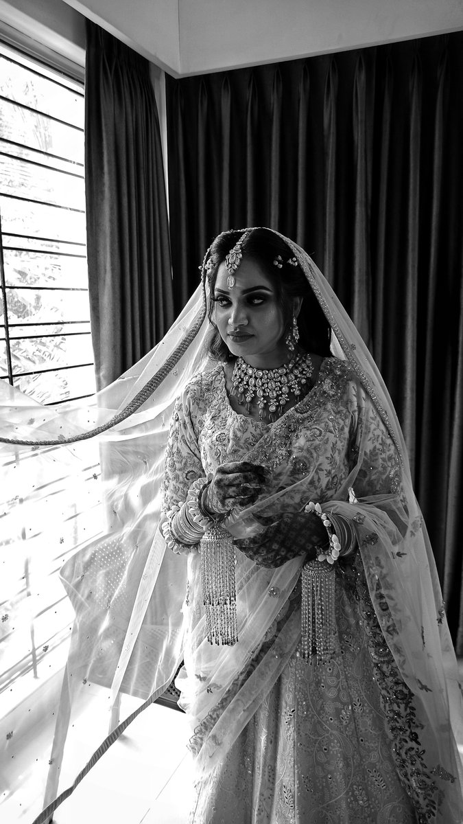 || B R I D A L   P H O T O S H O O T ||

In Frame:- Sadia Afrin Prova ( BRIDE )
Wardrobe:- @KalighataIndia 

#wedding #photography #bridalphotoshoot #bnwphotography #weddingportraits #Dhaka #Bangladesh