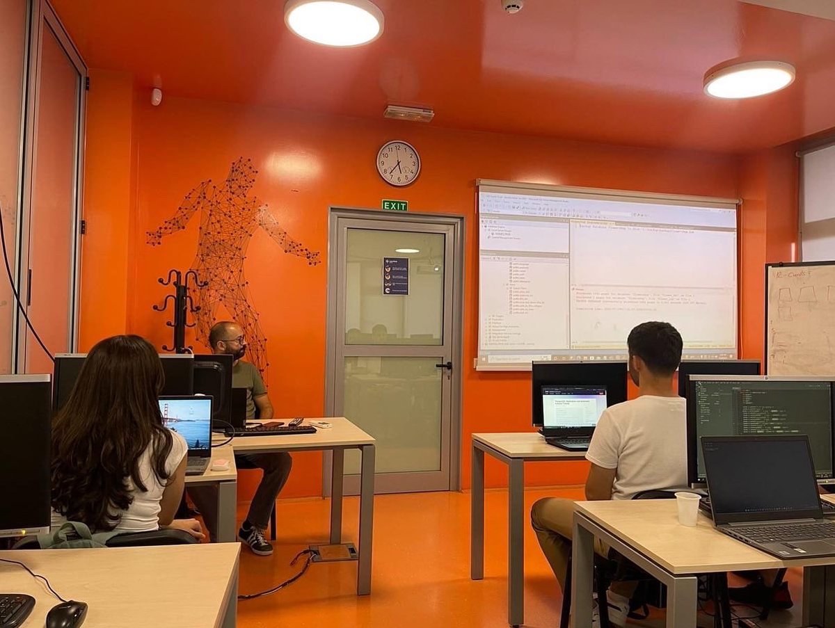 📌Po mbahet trajnimi “Data Engineering - Database Module" në kuadër të projektit “Digital Skills Programme” nga UNDP Kosovo dhe mbështetur nga GIZ!

▶️Programi do të mbështesë punëkërkues të rinj në zhvillimin e aftësive dixhitale përmes trajnimeve intensive në fushën e TIK-ut.