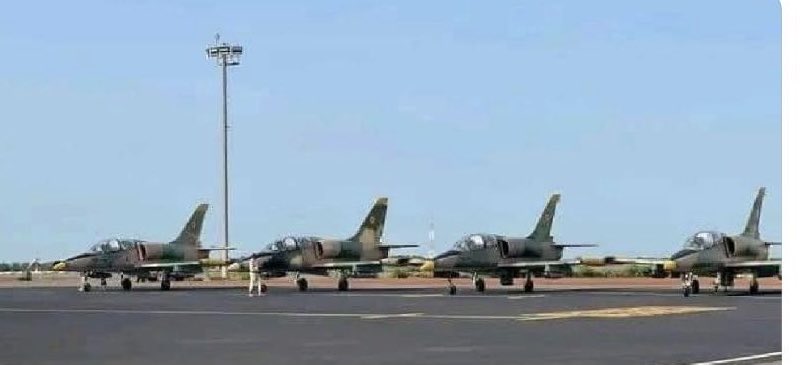 amir_nourdine's tweet photo. 🔴Force au Mali🇲🇱. Dieu récompense les efforts. Un pays attaqué de tout part, par des terroristes et pas des États censés l'aider, asphyxié et privé de ses liens économiques, arrive à se procurer des avions de combats pour sa défense. La détermination du 🇲🇱 force au respect. 🤫 ! https://t.co/ozZAOUmQN1