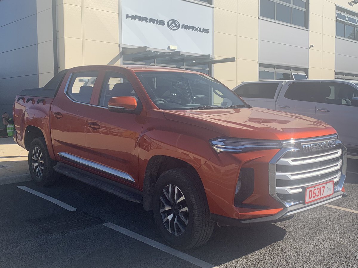 APicton_Glass's tweet photo. OK just driven the @Saicmaxus_uk #T90EV pickup and was impressed. 3.3t GVW payload of 1,000kg combined range of 220 miles DC charging to 80% in 45 mins Price £49,950 before PiVG. @APicton_Glass @GlassGuide @autovista_group @autovista24 #electricpickup #greenrevolution #eLCVs https://t.co/lGZZ6HgTIm