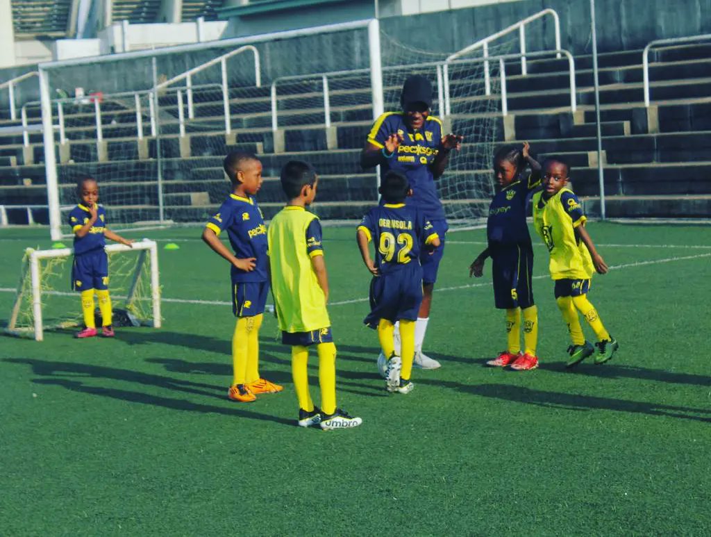 f8ballersafrica's tweet photo. Meet Coach TA and the #PreciousTeam. 

Officially in the welfare team, TA completed her @englandfootball EE PLAYMAKER COURSE, and is passionately learning the ropes while also dedicating time to further studies of the game. She's inspired to coach children and has been awesome... https://t.co/IfiacpxS3B