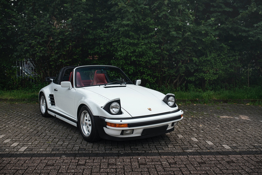 collectingcars_'s tweet photo. 🇩🇪 *ENDING SOON*
This Porsche 930 Turbo Targa is one of just 31 examples to leave the factory with the special-order ‘Flachbau’ or ‘Slantnose’ option.
Details: https://t.co/d6SH3dgGuv
#CollectionCars https://t.co/XVRFuoWttr