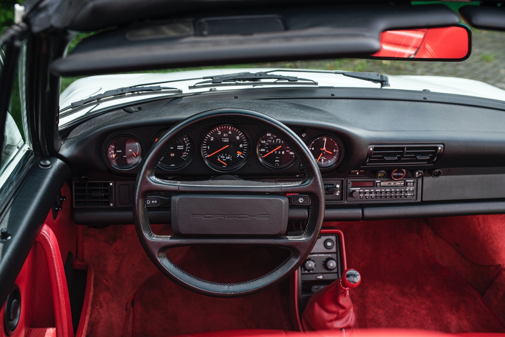 collectingcars_'s tweet photo. 🇩🇪 *ENDING SOON*
This Porsche 930 Turbo Targa is one of just 31 examples to leave the factory with the special-order ‘Flachbau’ or ‘Slantnose’ option.
Details: https://t.co/d6SH3dgGuv
#CollectionCars https://t.co/XVRFuoWttr