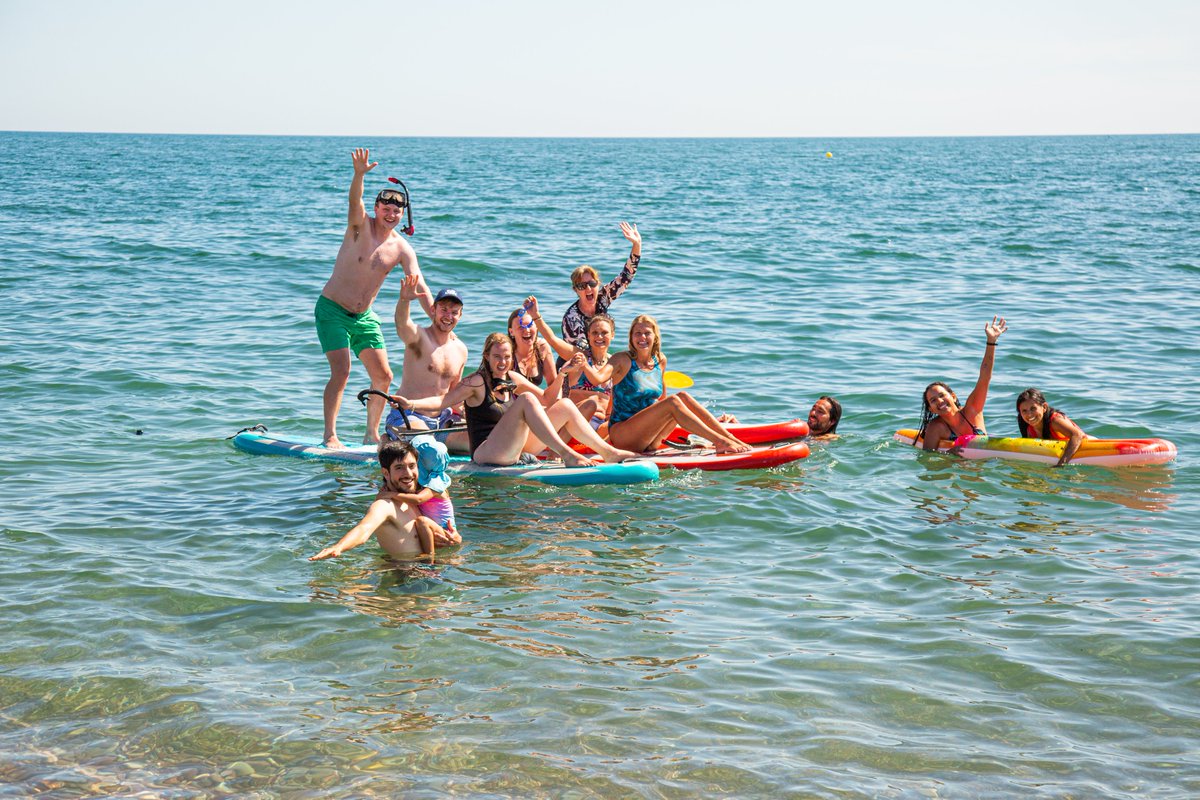 ap3489's tweet photo. Work...Life...Balance 

Lab group beach day to celebrate being awesome together and the great British summer! 

@UniofExeter Invert #Ecotox, #PlasticPollution and #ClimateChange research gang  
@ExeterMarine #AcademicTwitter #LabGroup https://t.co/XeRERowyBb