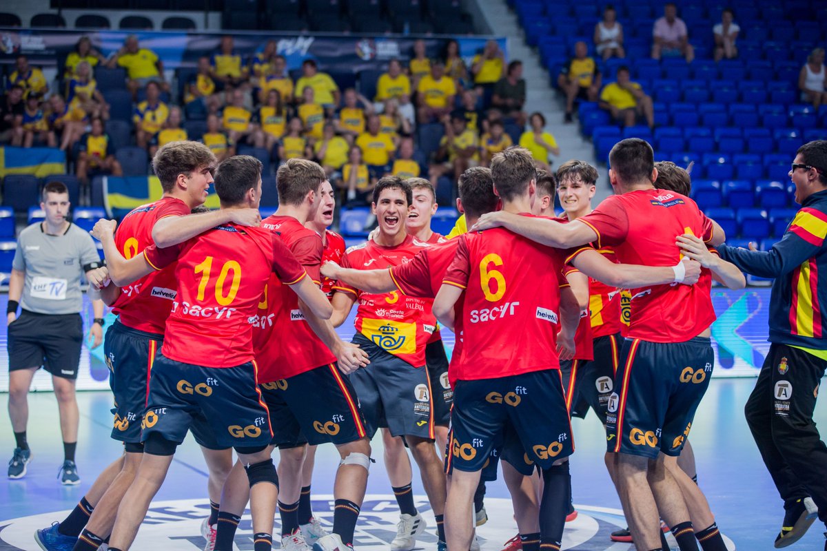 👣 ¡Continúa el camino de los #HispanosJuveniles🇪🇸 en el <a href="/EHFEURO/">EHF EURO</a>! ¡Esta tarde comienza la Main Round! 😍

🆚 Noruega🇳🇴
📆 Martes 9
⌚️ 20:00 h.

🆚 Dinamarca🇩🇰
📆 Miércoles 10
⌚️ 20:00 h.

📲 Síguelo en directo en ehftv.com/home

#FollowTheFuture
