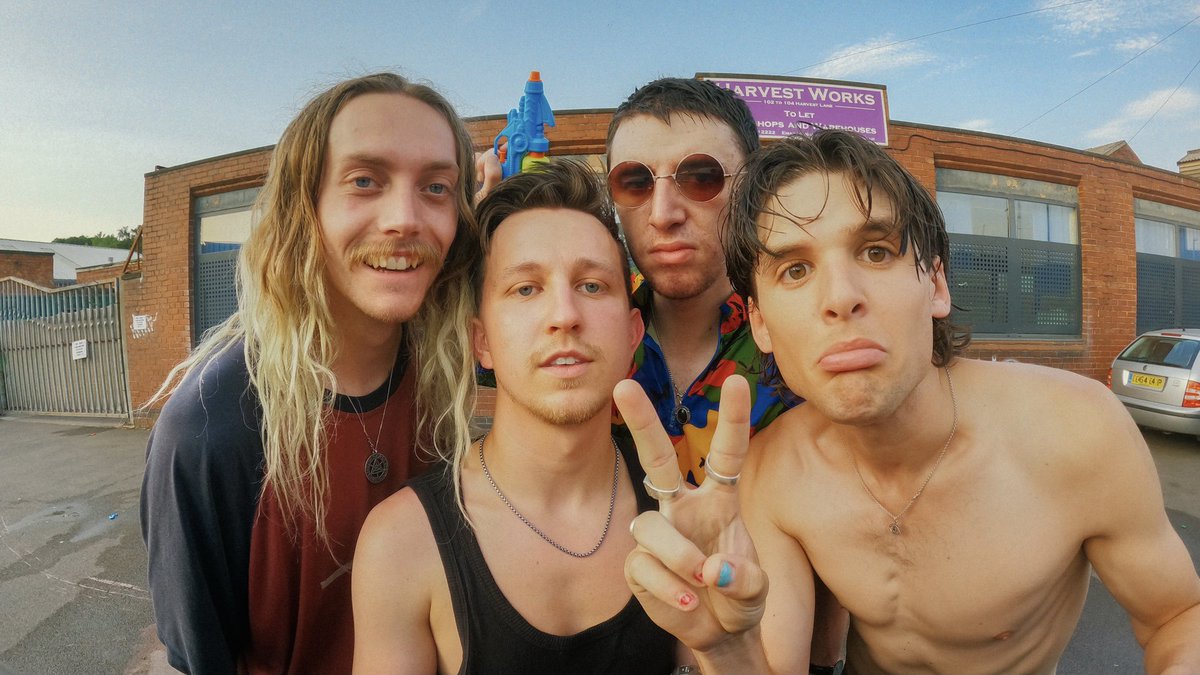 In the Sun music video drops tonight at 7PM on YouTube and it’s also David’s birthday, double whammy 

☀️set reminder - youtu.be/7j2mBp6Oo7A ☀️