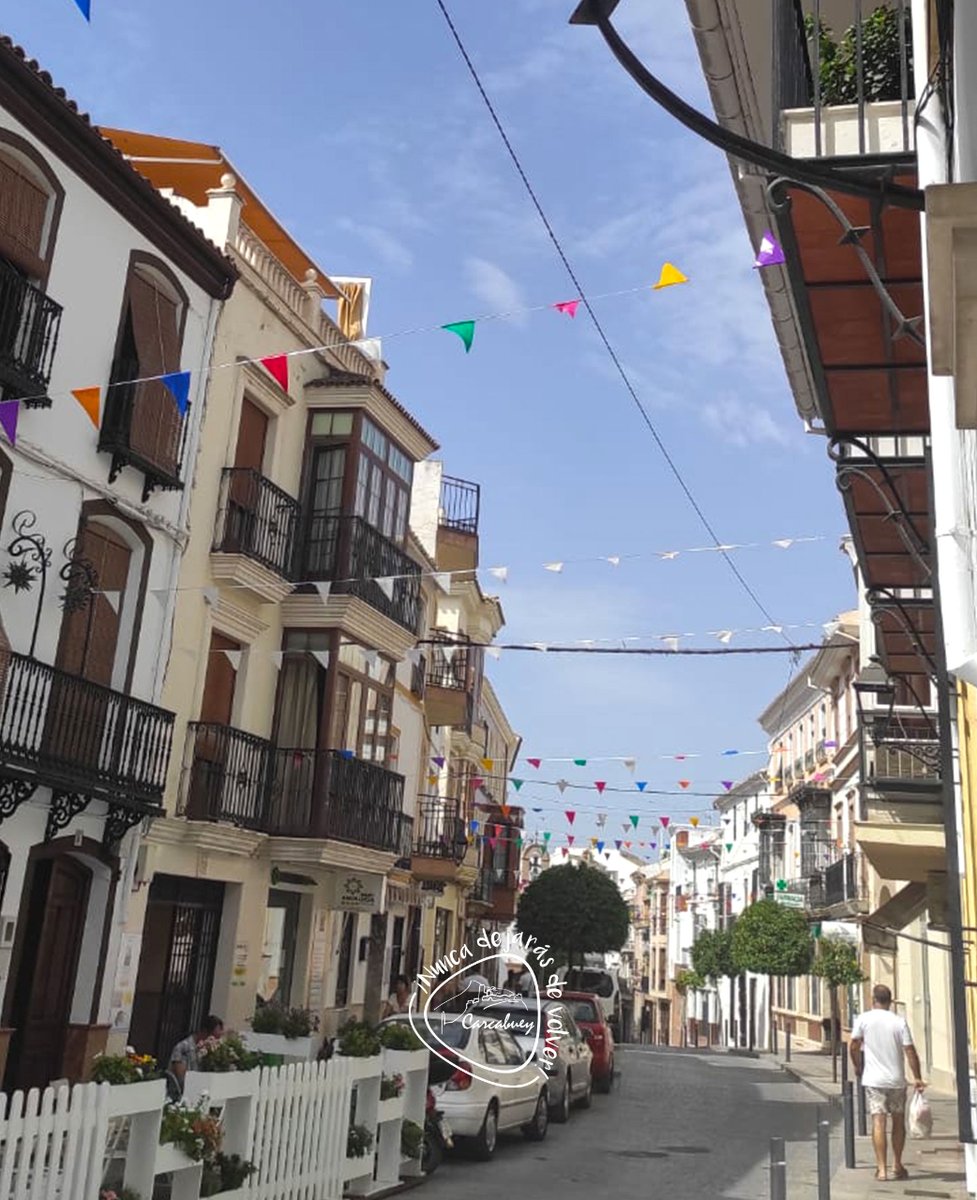 TurCarcabuey's tweet photo. 🎆 Seguimos decorando #Carcabuey para reencontrarnos con la #FeriaReal después de dos años sin ella. Con la #DianaFloreada del viernes 15 a las 9h, daremos comienzo a las #fiestas. https://t.co/MxLkXsx25P
