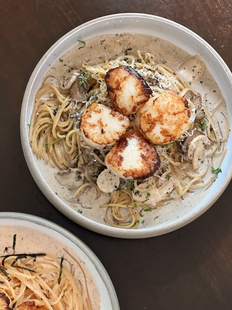 issbook's tweet photo. ทุกคน ใครไปเชียงใหม่อยากให้มาลองร้านนี้มากๆ ร้าน Nymph เป็นร้าน homemade pasta ที่มาแรงสุดๆในตอนนี้ คืออร่อยมาก อร่อยแบบตะโกน ราคาคุ้มค่าคุ้มราคา ไม่ผิดหวังแน่นอน ให้เยอะด้วย ใครจะไปแนะนำให้โทรจองก่อนนะคะ เพราะคนเยอะมากค่า @aroii  @aroichiangmai #รีวิวเชียงใหม่ #อร่อยไปแดก https://t.co/WHiLEZoRoF
