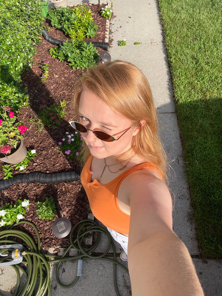 brusselsprou's tweet photo. hot or cold on the sunnies https://t.co/45HbIWfq92