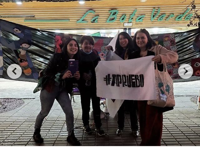 Mujeres Maulinas presentes en el #PañuelazoXApruebo en #Talca