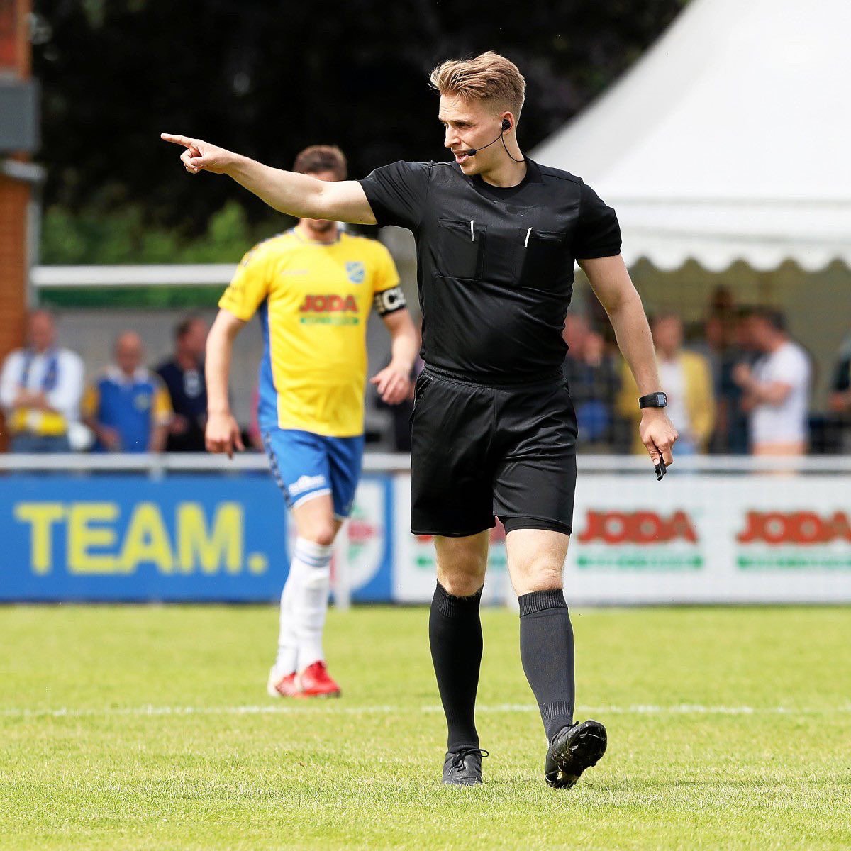 SrAnsetzungen's tweet photo. 3. Liga, 3. Spieltag
SC Freiburg II - Hallescher FC (19 Uhr)
🙎🏼♂️: Luca Jürgensen
🚩: Marcel Schütz
🚩: Jarno Wienefeld
#Jürgensen #SCFHFC #3Liga https://t.co/XDIpjtonBn