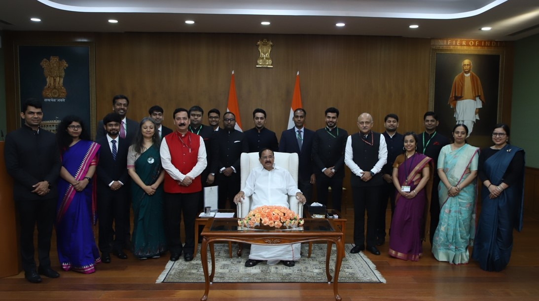 VPIndia's tweet photo. Indian Information Service officers of the batches 2018 and 2019 called on the Vice President, Shri M. Venkaiah Naidu at Upa-Rashtrapati Nivas today. https://t.co/qfNOv7nxlJ