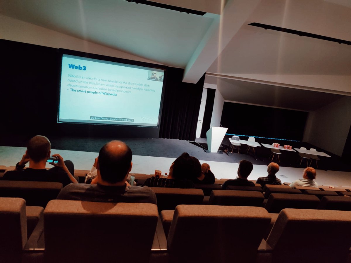 Libarosoftware's tweet image. Libaro @ our Laracon Watchparty. Feel free to come and join! 🪐🍿