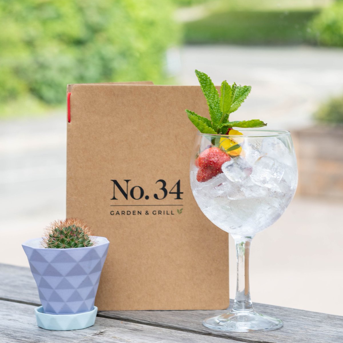 WHAT'S YOUR QUIZ DRINK? 🌱 We've all got a go-to drink when we go out for a #QuizNight 🍹 What's yours? Let us know in the comments 👇🏻 Book your team table for our Quiz Night while you're at it: no34gardenandgrill.co.uk/book @buyin2warwick #BuyIn2Warwick #Quiz #No34 📷 @StuMPhoto