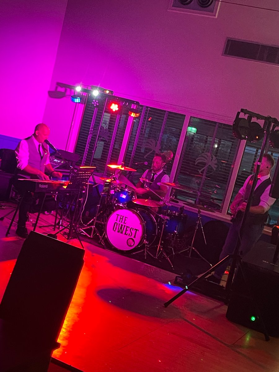 Who’s been enjoying our weekly live music acts at Praa Sands Holiday Park? Last week we had the brilliant Qwest perform for us!  🎵

Make the most of your summer and book a holiday:  haulfrynholidays.co.uk/our-parks/corn…