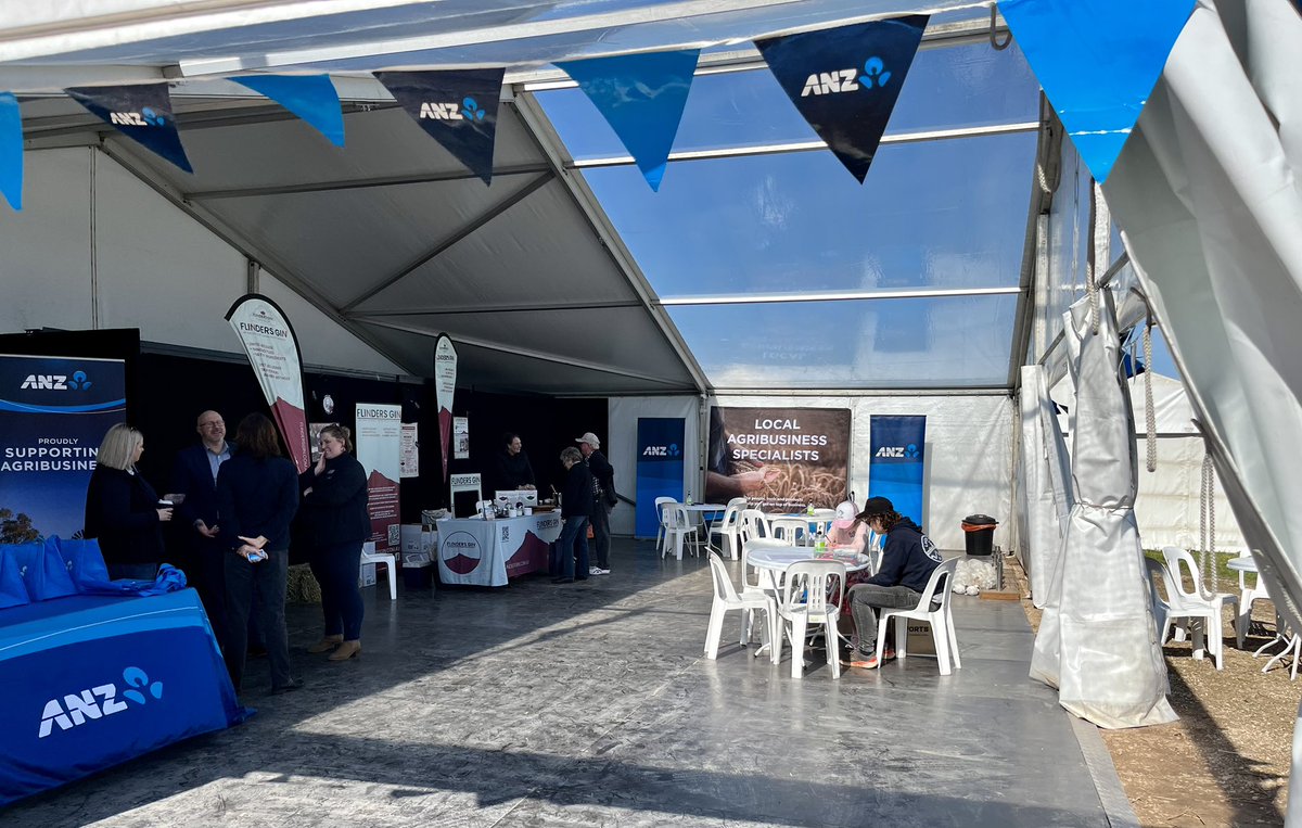 nellieadam's tweet photo. #EPfielddays #cleve #anz come see ANZ at site 401, Eighth St, not only banking, we have #flindersgin & #rfds sim too https://t.co/L5o7azSTzk