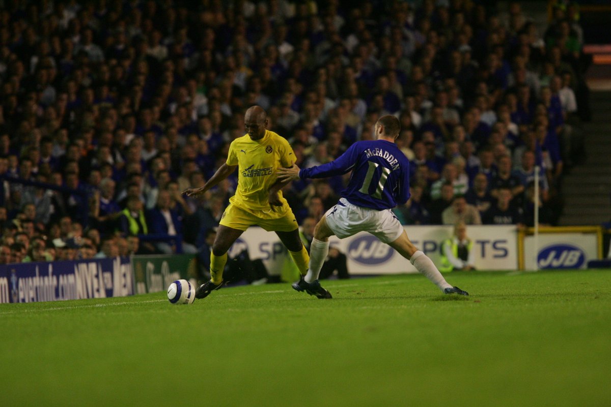 VillarrealCF's tweet photo. Tal día como hoy, pero hace 17 años, el #Villarreal disputaba su primer partido de la @ChampionsLeague.
Los amarillos se enfrentaban en la fase previa al @EvertonESP en Goodinson Park y vencieron por 1-2 en la ida.
¡Y los momentos que nos ha hecho vivir esta competición 😍! https://t.co/fSgfp8N9wX