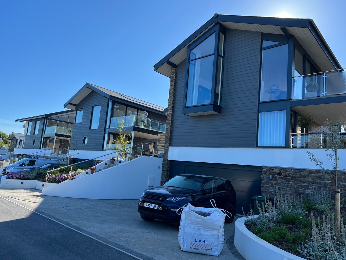 TimberFrameLtd's tweet photo. A small development of impressive homes in #Instow by Westructure @TimberFrameLtd #timberframe #NorthDevon https://t.co/p931xX7lQP