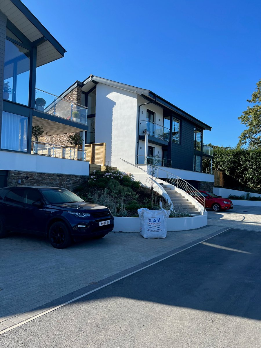 TimberFrameLtd's tweet photo. A small development of impressive homes in #Instow by Westructure @TimberFrameLtd #timberframe #NorthDevon https://t.co/p931xX7lQP