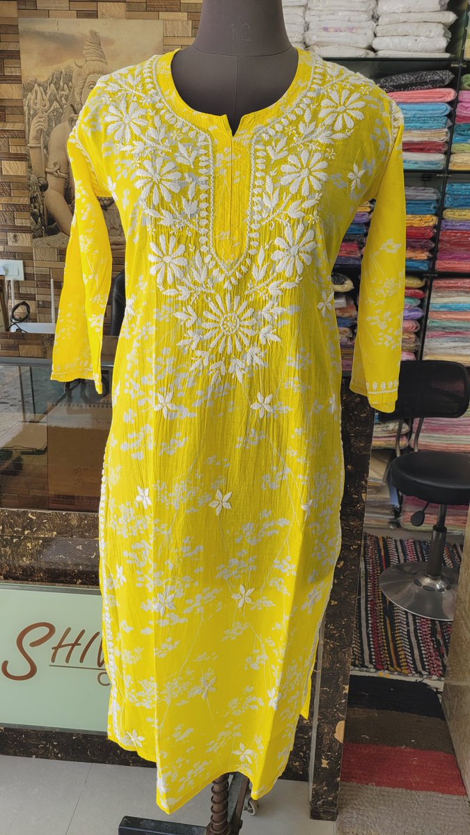 shaaneawadh's tweet photo. Recently a new item has creatd a lot for #buzz &amp; is #trending 
Malmal floral prints with Chikan work. Th preferred fabric this summer.
#shaaneawadhChikankari #shivamChikanUdyog #lucknowi #lucknowChikanKurti #chikankariForHer #malmalKurti #lucknowChikanHandicraft #vocalForLocal https://t.co/tev03GjChT