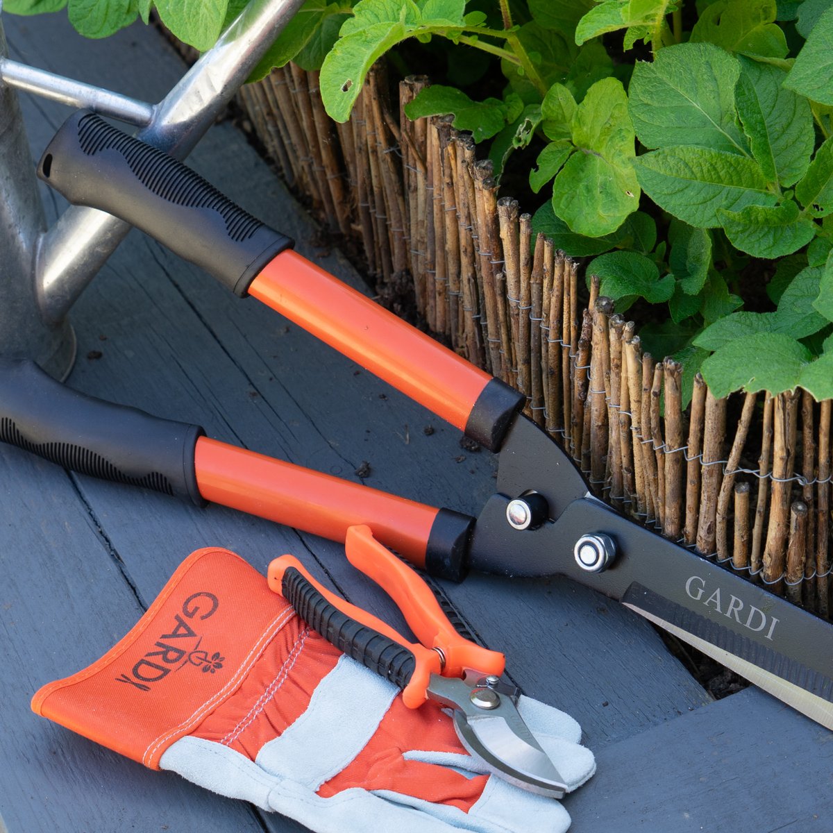 The weather has been amazing lately. Why not get out into your #gardens &amp; tend to your #plants with help from our range of #gardentools.

Visit gardigardening.co.uk today.

#gardening #gardener #GardeningTwitter