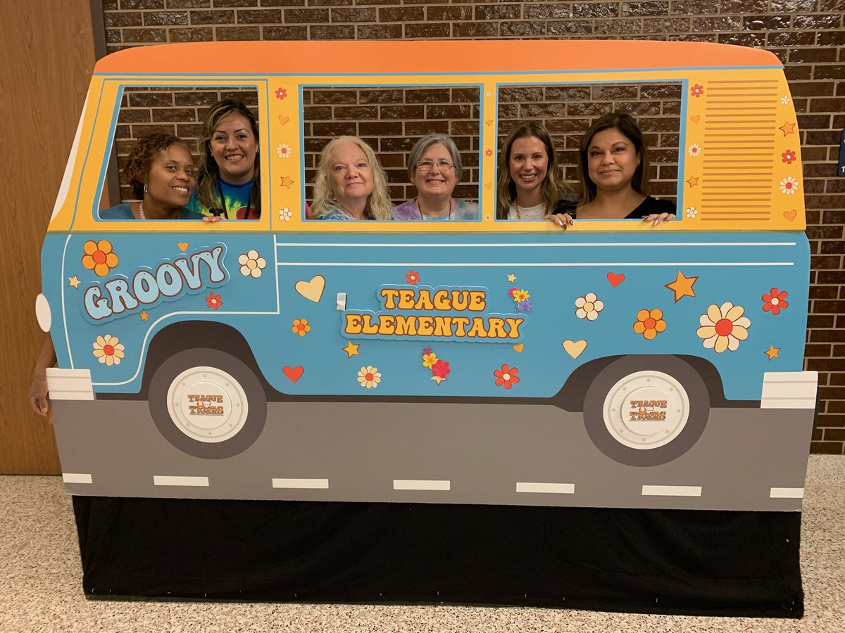 HeinrichMallery's tweet photo. Teagueโs 4th grade PL team is ready for a groovy year โฎ๏ธ๐ผ #PISDElemPL @TeagueElemPISD #TEAGUETIGERS https://t.co/QkVUjVmnZH