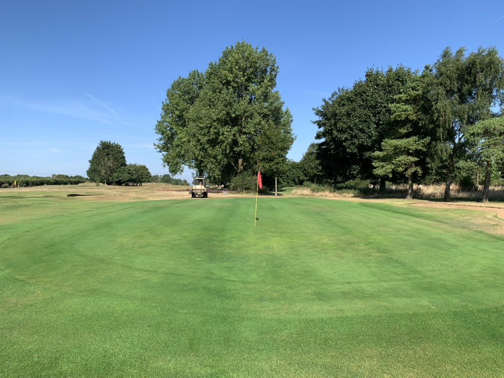 1999CTM's tweet photo. First full solo greens spray ✅
Mix of revolution and rhizoboost going down @avoncropamenity @Aquatrols @vikingbowler  @lansdowngreenk1 https://t.co/e8EMRXZhpr