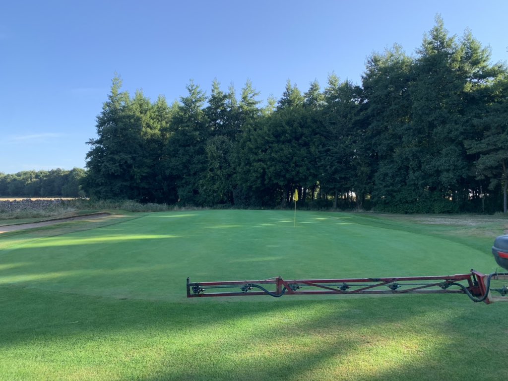 1999CTM's tweet photo. First full solo greens spray ✅
Mix of revolution and rhizoboost going down @avoncropamenity @Aquatrols @vikingbowler  @lansdowngreenk1 https://t.co/e8EMRXZhpr