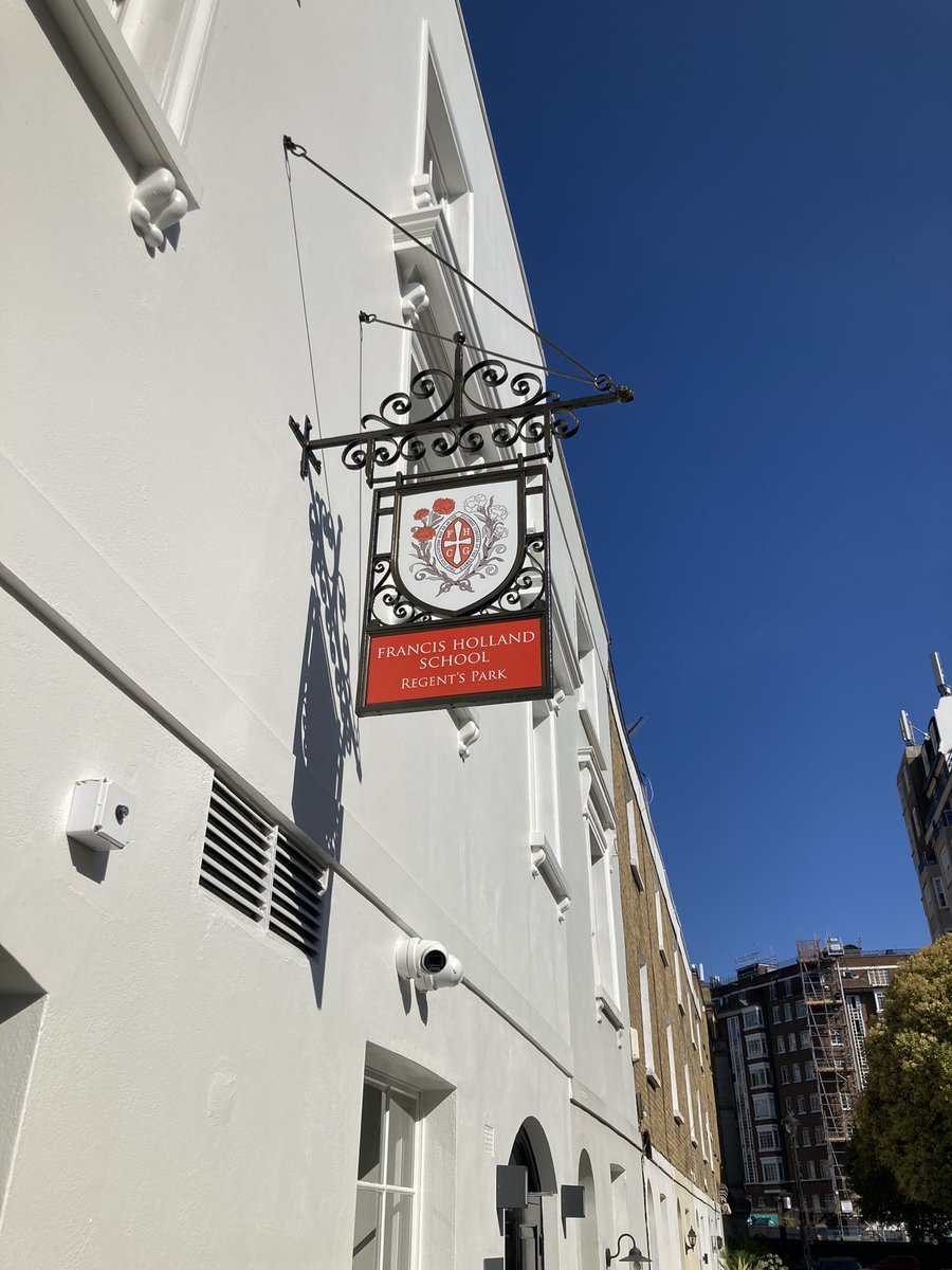It’s all systems go <a href="/LinhopeHouseFHS/">LinhopeHouse</a> today. In these photos you can see the new signage and a first glimpse of the green wall of living plants. #edutwitter <a href="/FHSRegentsPark/">Francis Holland Regent’s Park</a> @FHSheadmaster