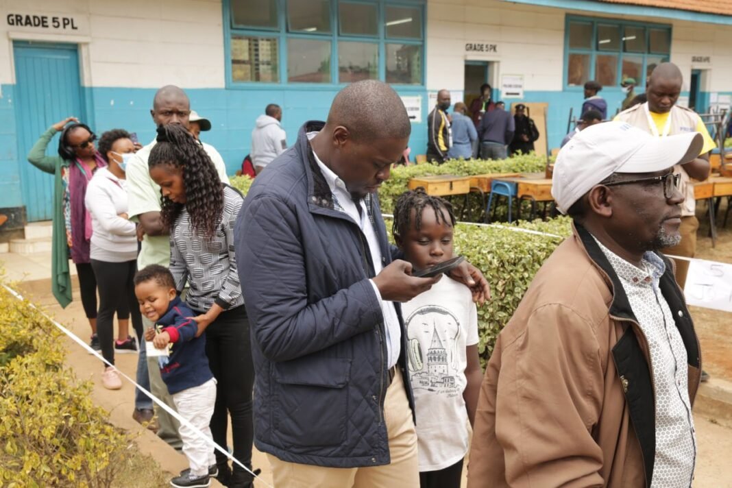 SonkoNews's tweet photo. Why Sakaja Is Unhappy With IEBC After Visiting His Polling Station https://t.co/MtD17FHvoC via @SonkoNews
#Sakaja #Kenyadecides #Elections2022 #IEBC #Chebukati #Nyeri #Manyora #Australia #ElectionsKE #Mombasa #Rootsparty https://t.co/UYdldonoEN