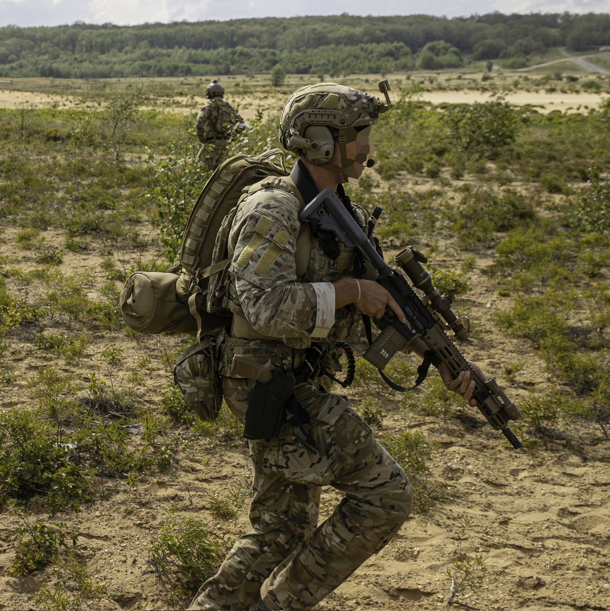 🇺🇲20th Special Forces Group medic, 2022.

🧐🧐
- M4 URGI + SIG Tango6T 1-6x24 scope in a Alpha4 mount + NGAL aiming laser + WMX200 light 
- SIG M17 pistol in a Safariland holster
- Crye AVS plate carrier
- Ops-Core helmet + AMP headset
- TACOPS M9 med pack + TACMED Foxtrot litter
