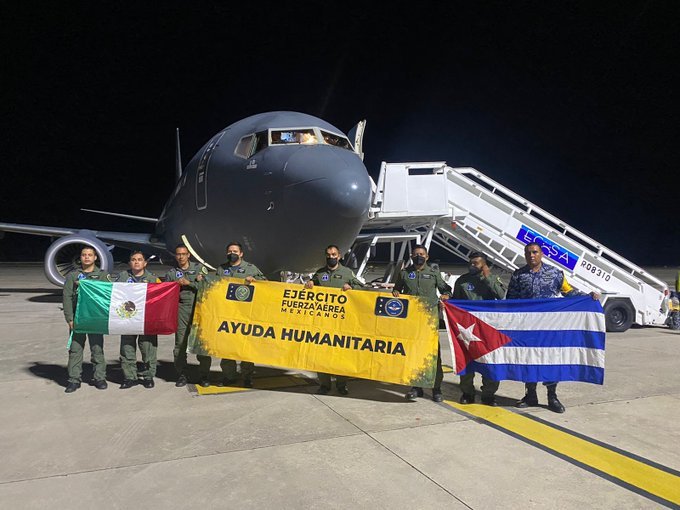 EVilluendasC's tweet photo. Lo resumió AMLO, sin dobleces ni medias tintas: "A los amigos se les manda, no se les pregunta". Cuba lo ha hecho antes. Por eso ahora #CubaNoEstáSola. ¡Gracias! https://t.co/GQ4lebt8Zr