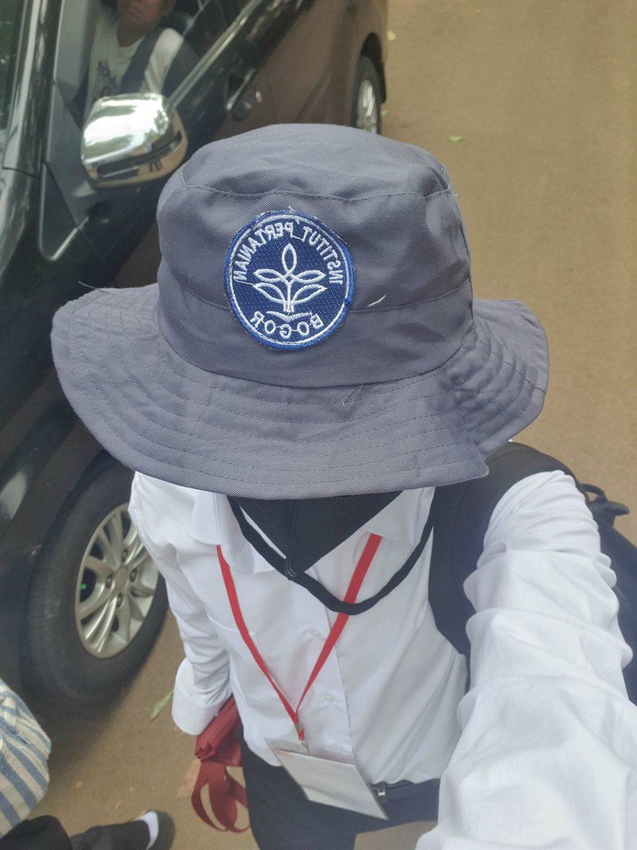 highkins's tweet photo. Keseruan MPKMB Day 1, jujur saya excited memakai topi ini karena unik dan sangat mencirikan IPB😍👉👈
#VOKASIIMPACT #MPKMB59SVIPB #IPBDIGDAYA #VOKASIJUARA
#AKN59 https://t.co/V6RzZKahR4