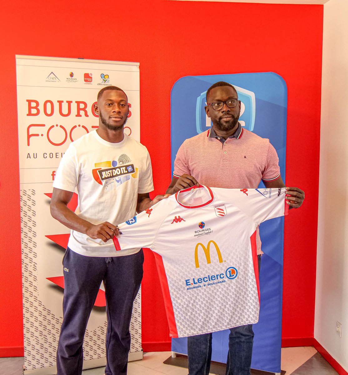 BourgesFoot_off's tweet photo. 🚨 Ibrahim FOFANA est arrivé à Bourges 🚨
La saison dernière il évoluait sous les couleurs de l’Us Boulogne en N1.
Joueur généreux, rapide et déterminé il intègre notre équipe première pour cette saison 2022-2023.
Bienvenue sous tes nouvelles couleurs Ibrahim  🤍❤️⚽️
#bf18 https://t.co/IP6GidVrwE