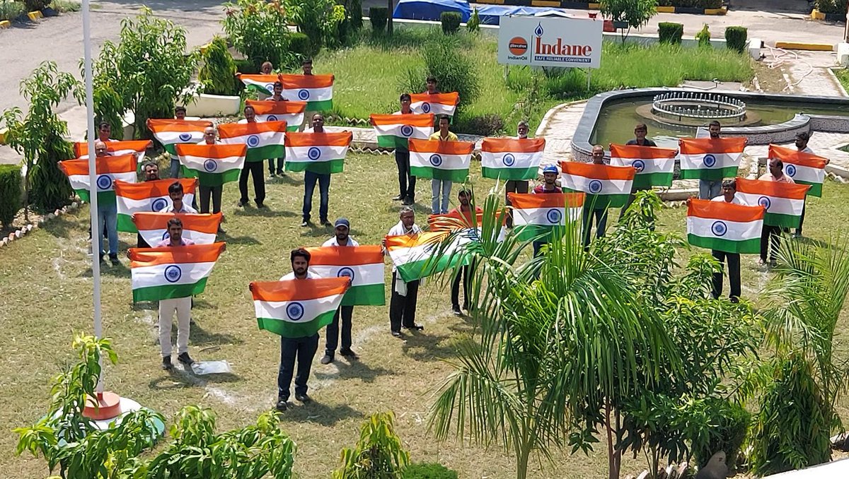 IndaneBp's tweet photo. #HarGharTiranga #AzadiKaAmritMahotsav #IndependenceDay2022 
@IndianOilcl 
@IOCL_UP 
@SanjivKakkar3 
@thakurkm007 https://t.co/BQ8ae6XUrx