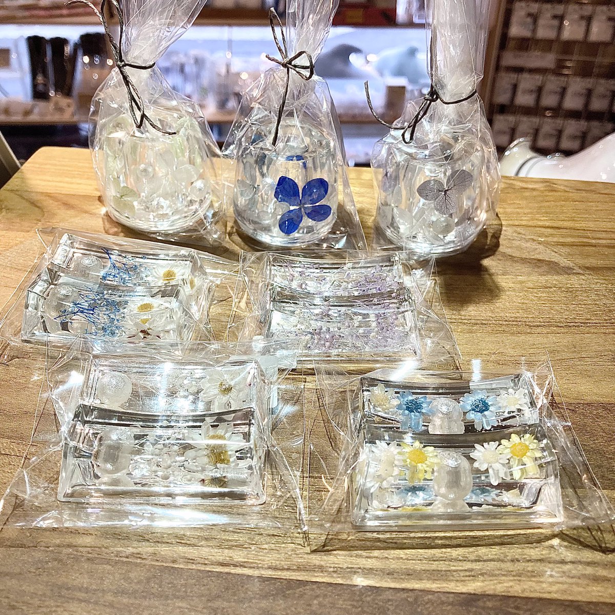 Hinatan4443's tweet photo. n .flowers さん@nami050743 が新作を納品してくれました‼️
╰(*´︶`*)╯♡

アジサイのハブラシ立て

箸置き（花かんざし、かすみ草、カラフルフラワー）

DMより全国への通販受付中

箱番号S59  1号店

Handmade  Gallery
日向箱
https://t.co/s1n84xGEgP
#nflowers #日向箱 #上板橋  #フラワー作品 https://t.co/1RH58M2vaR