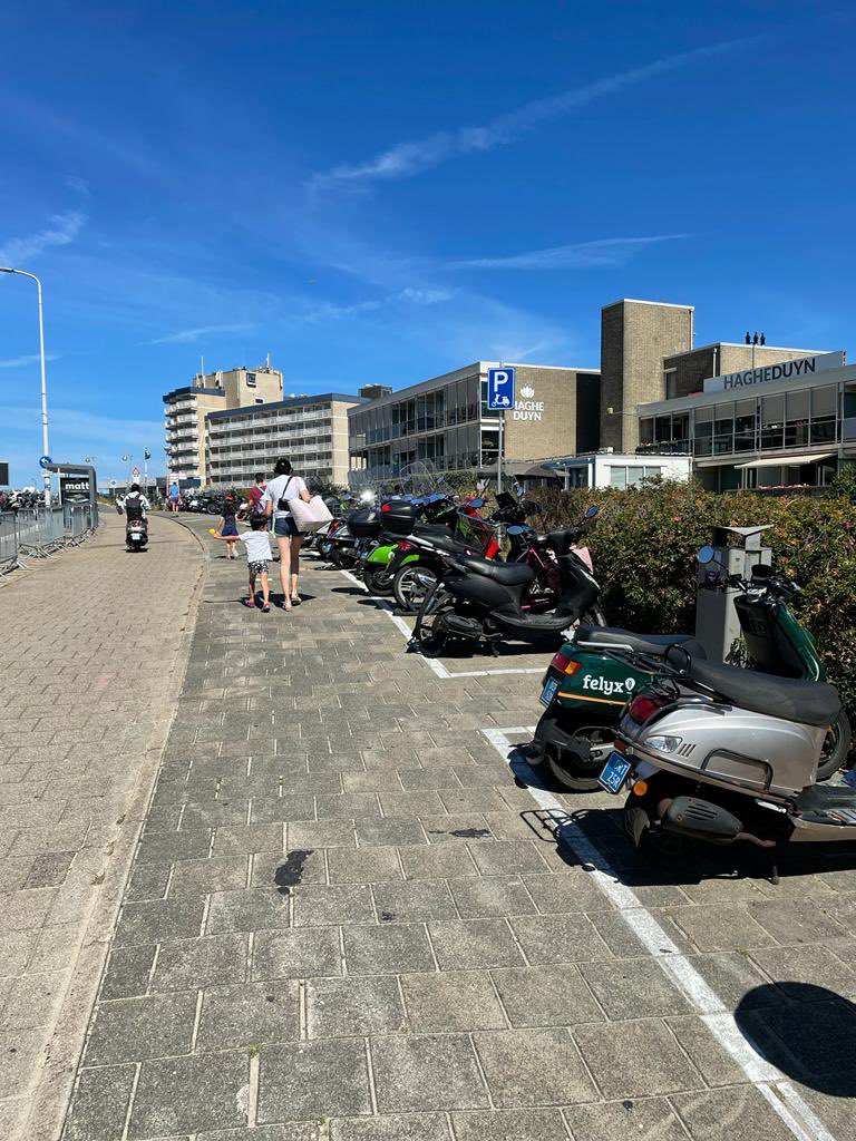 Keurig in de vakken! Een pluim voor deze bezoekers van Kijkduin. Geniet van De familiebadplaats van NL <a href="/GemeenteDenHaag/">Gemeente Den Haag</a>