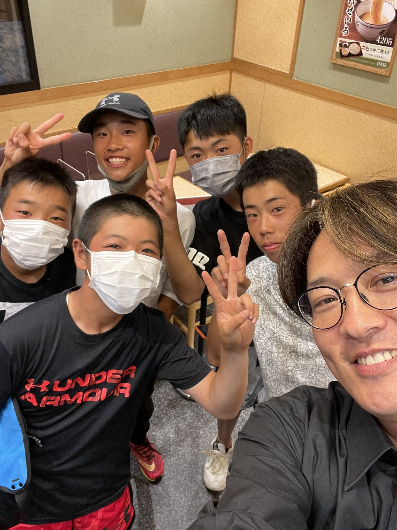 酒井一圭 純烈 リーダー 蕎麦屋で 純烈さんですか 声をかけてくれた南大阪ベースボールクラブ の選手たち みんなにサインしたよ ありがとう プロ野球選手なりや お互い頑張ろなー T Co P4hxapiyr7 Twitter