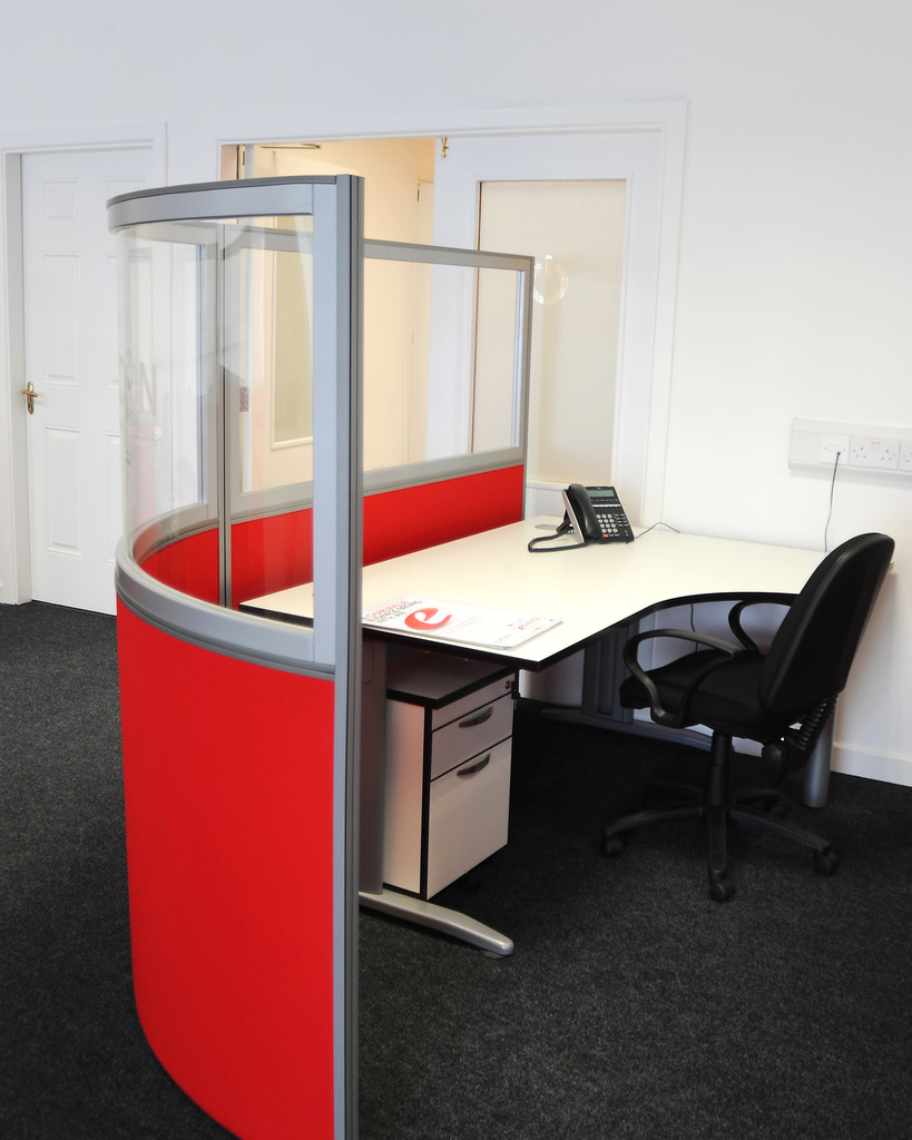 Need a desk for a day?  Try our hot desk in #Charleville, up to three days trial free with #connectedhubs 
connectedhubs.ie/blog/posts/vou…

#officespace #hotdesk #meetingroom