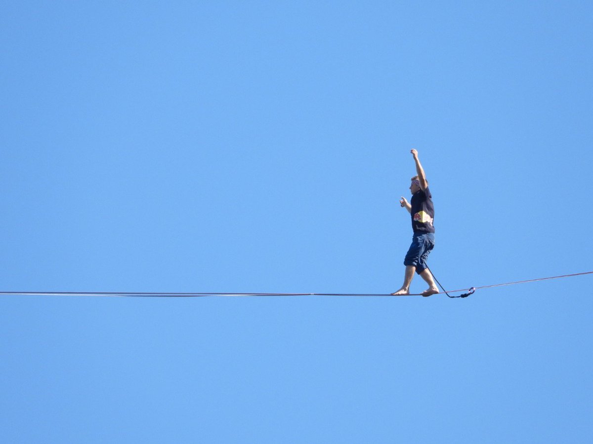 Lo3ksky's tweet photo. The slacklineman #Rotterdam #RedBull #slackline https://t.co/BW5d6ViTkV