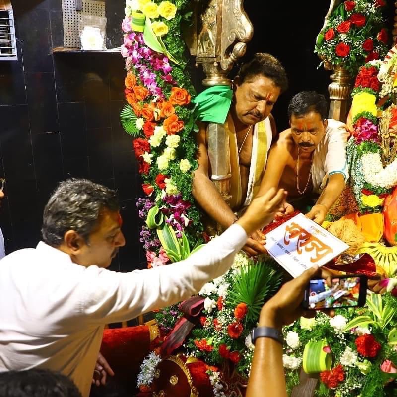 YuvrajSambhaji's tweet photo. आज तुळजापुर येथे तुळजाभवानीदेवीच्या साक्षीने 'स्वराज्य'च्या बोधचिन्ह व ध्वजाचे अनावरण करण्यात आले.

यावेळी संपूर्ण महाराष्ट्रातून स्वयंस्फूर्तीने अनेक सहकारी स्वराज्य कार्यात सहभागी होण्यासाठी उपस्थित होते. यासर्वांचे मनापासून आभार! https://t.co/d5rQsBqqDw