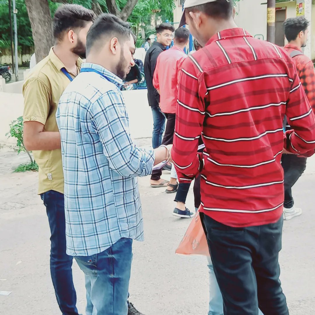 vikas_gca's tweet photo. काफ़िला भी तेरे पीछे होगा,
तु अकेले चलना शुरू, कर तो सही..!!
         विकास चौधरी
राजकीय महाविद्यालय अजमेर
#gca #vikaschoudhary #ajmer https://t.co/seylTHpLo7