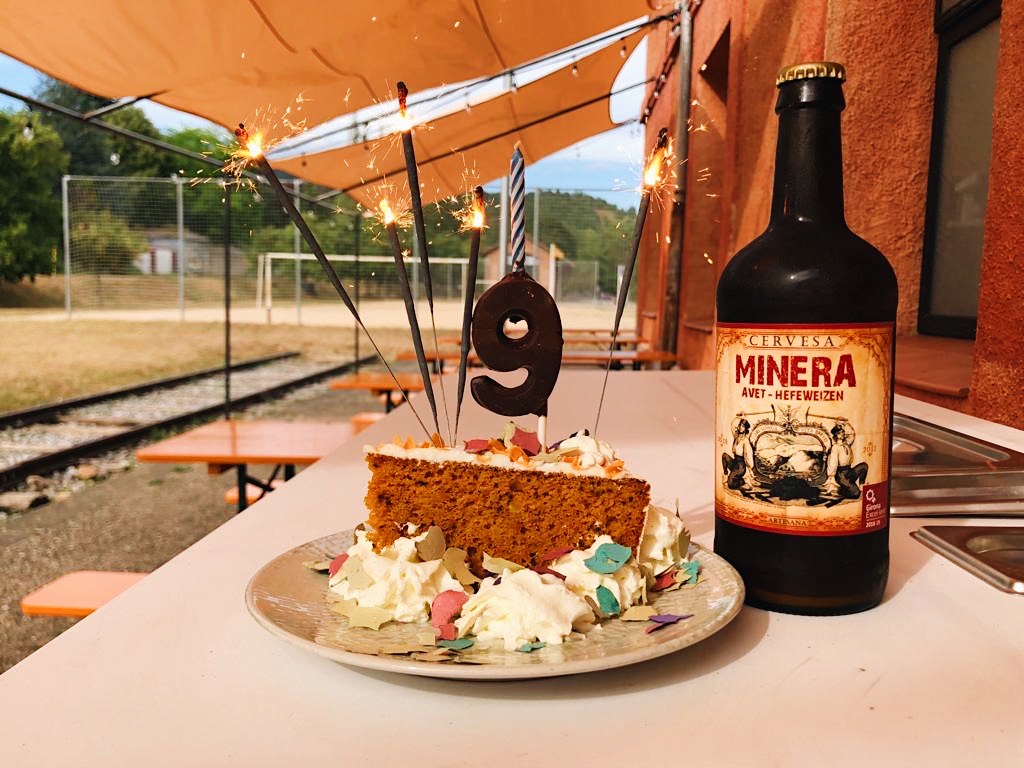 Estem d'aniversari! El llançament de la primera Cervesa Minera (l'Avet) es va formalitzar el 16 d'agost de 2013. 9 anys fent cervesa😎