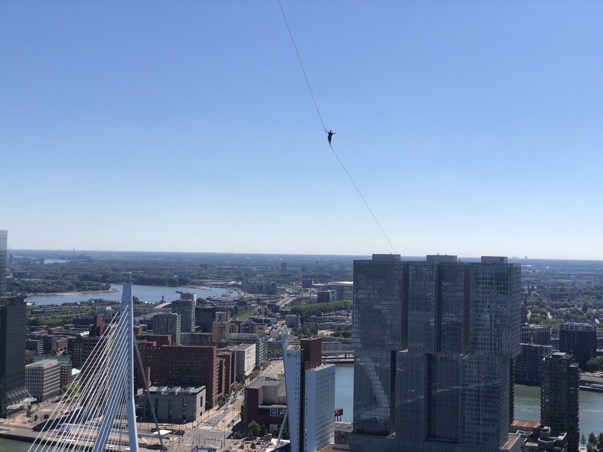 GerhardBolk's tweet photo. Waanzinnig. #slackline tussen #zalmhaventoren en #derotterdam. #rotterdam. https://t.co/mFne5s5xiP